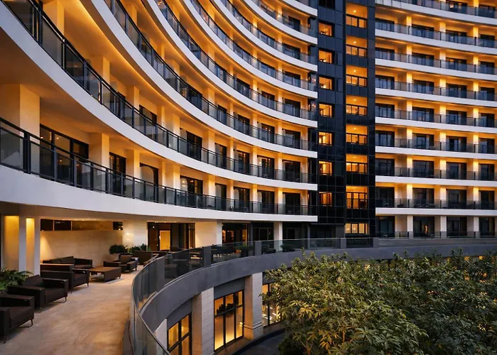 Stylish Condotel In Makati With Stunning Amenities 公寓式飯店 *